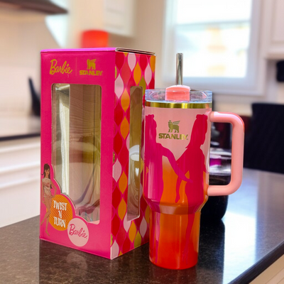 Stanley X Barbie™ Quencher 40 OZ '60s Twist 'N Turn