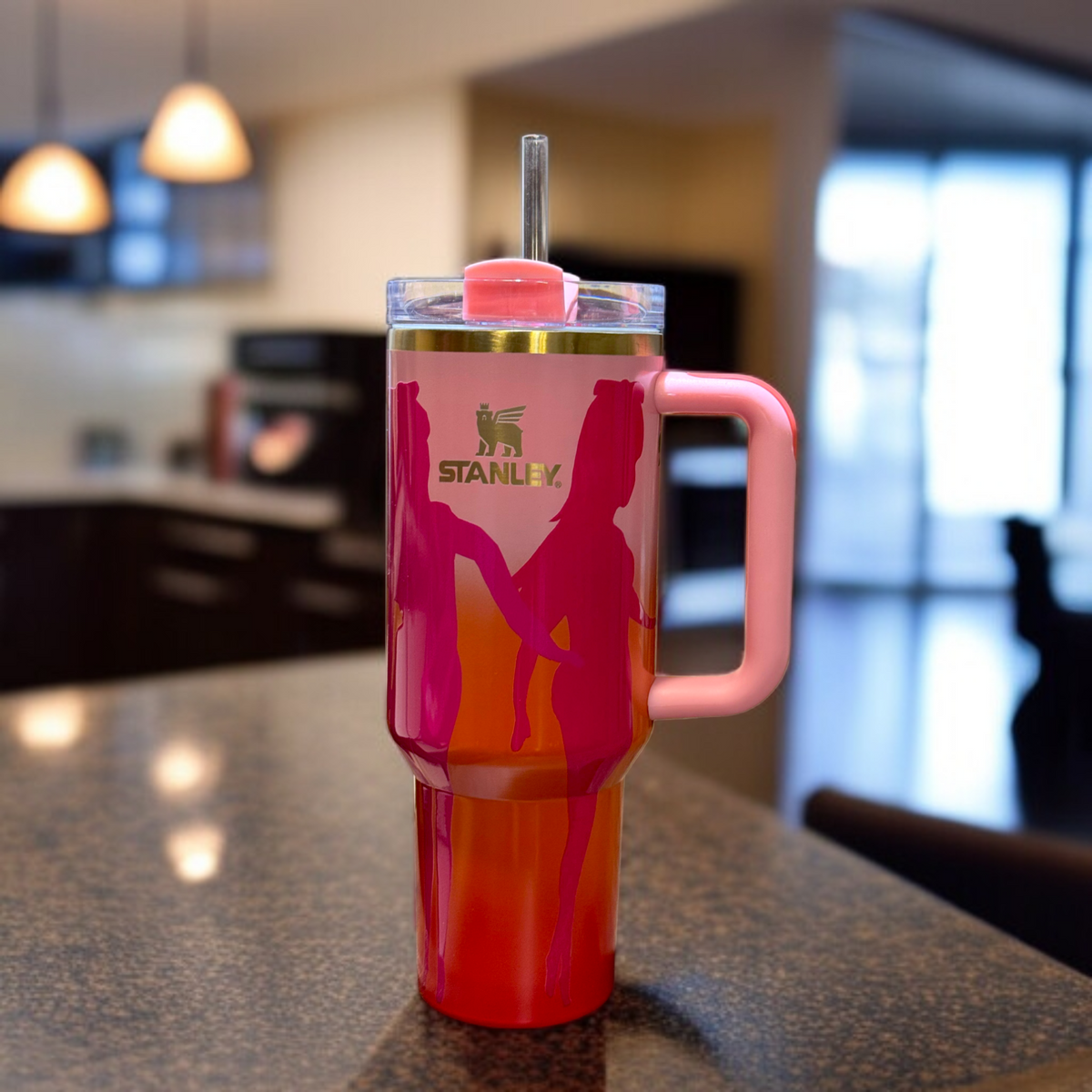 Stanley X Barbie™ Quencher 40 OZ '60s Twist 'N Turn